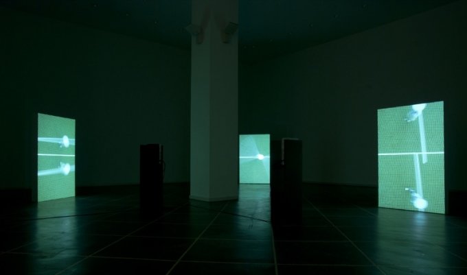 Seriel koregrafi, 2012, variable length videoloop, 3 &aacute; 160 x 100 x 14 cm. Courtesy: Galleri Susanne Ottesen.