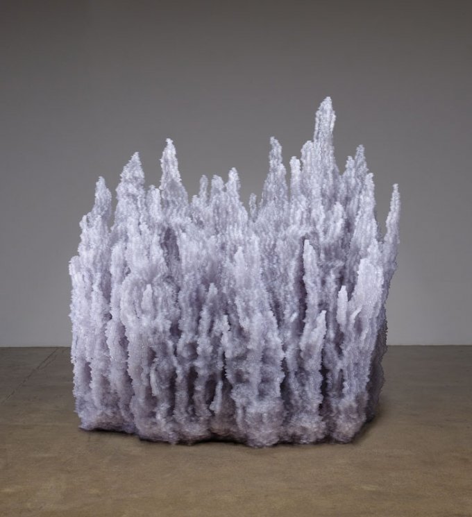 Bluffs, Tara Donovan, 2006. Knapper og lim. Foto: Kerry Ryan McFate / Courtesy Pace Gallery