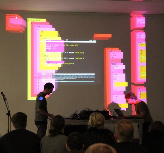 Slub under performancen i Kunsthal Aarhus. Foto: Metha Rais-Nordentoft