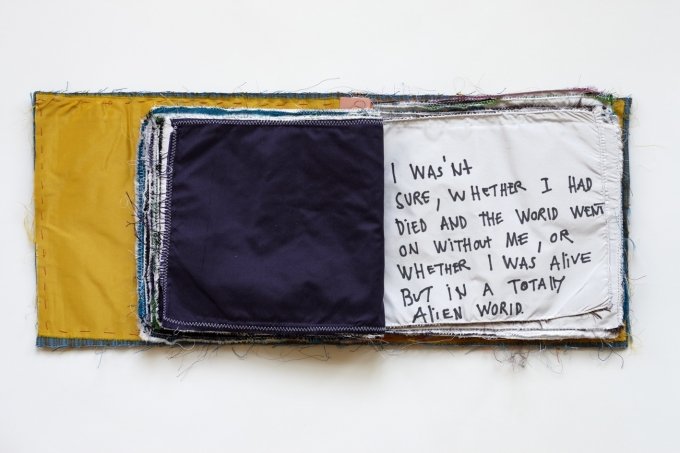Pain in The Eye 2009, detalje artist book applikeret silke, tusch 23,50x28x4 cm. Foto: Anders Sune Berg.