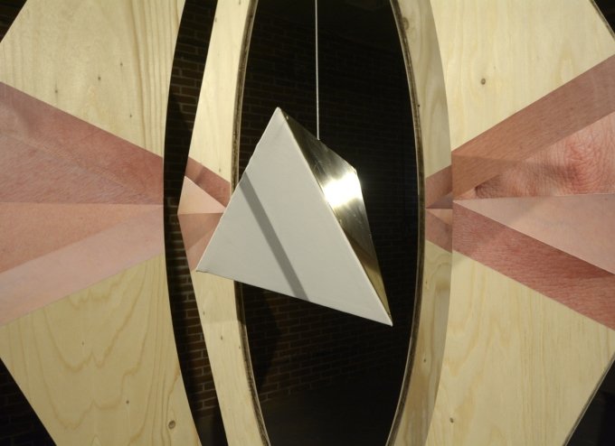 Louise Sparre: Axis hanging sculpture, 2014. Krydsfiner, beslag, laserprint, læder, messing, kæde, kobber, træperle og jern, 240x120x120 cm. Detalje fra Axis, Spanien 19C. Foto: Erik Balle Povlsen