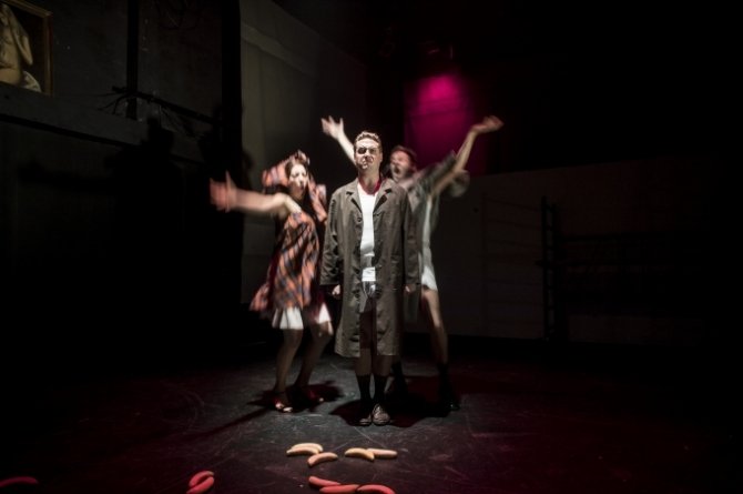 Ikke alle har været begejstrede for den danske kunststøtte. Fra forestillingen Rindal på Mungo Park Kolding. Foto: Palle Peter Skov.