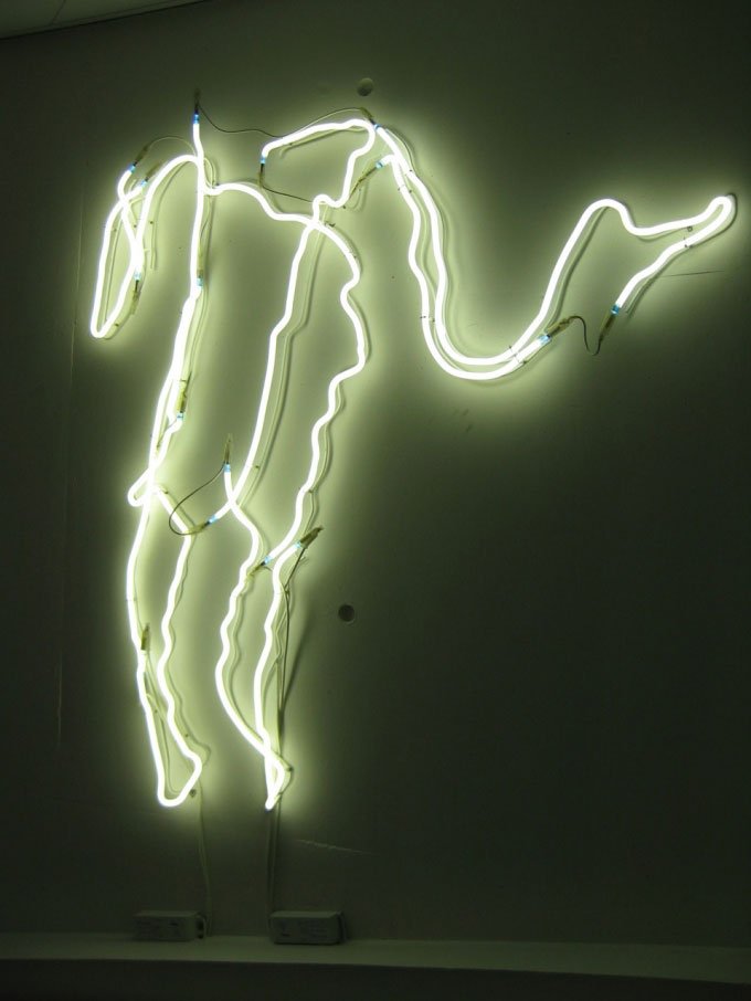 Anden del af trappeintroduktionen til sanseligheden i Erik A. Frandsens kunst. Erik A. Frandsen, Undressing, 2002. Foto: Kasper Lie.