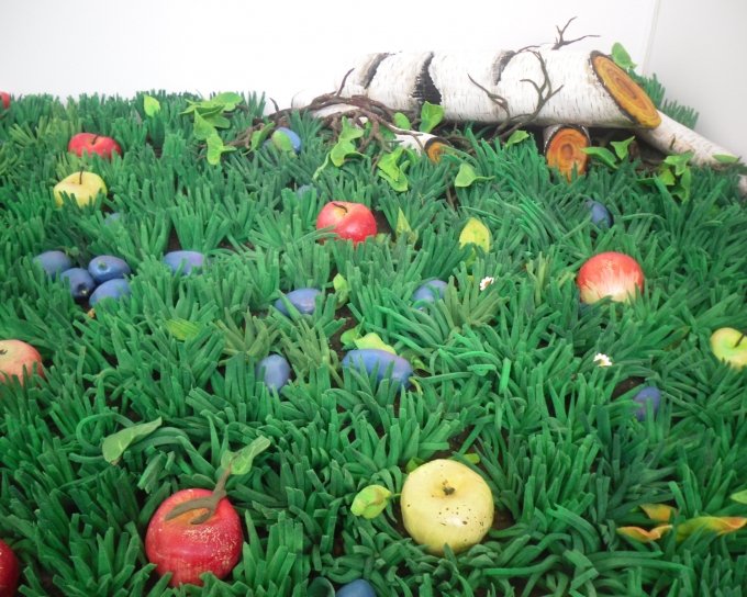 Piero Gilandi:  Gr&aelig;smarker - Nedfaldne &aelig;bler 1990