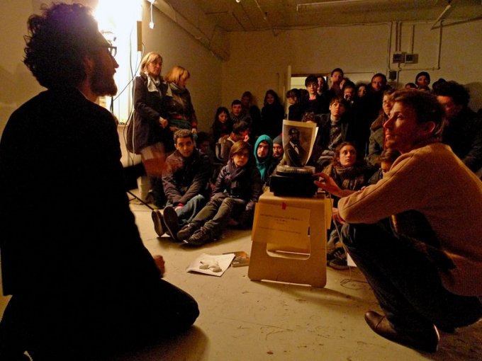 FormContent: Elodie Royer, Yoann Gourmel og Mark Geffriaud, eventen 'Slidomacy' 23 Jan 2010, del af udstillingen ‘Three by 3’