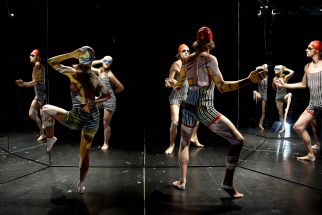 I Carte Blanches ny danseperformance Vandspejling udfordrer instrukt&oslash;r Sara Tops&oslash;e-Jensen det visuelle udtryk.  Pressefoto