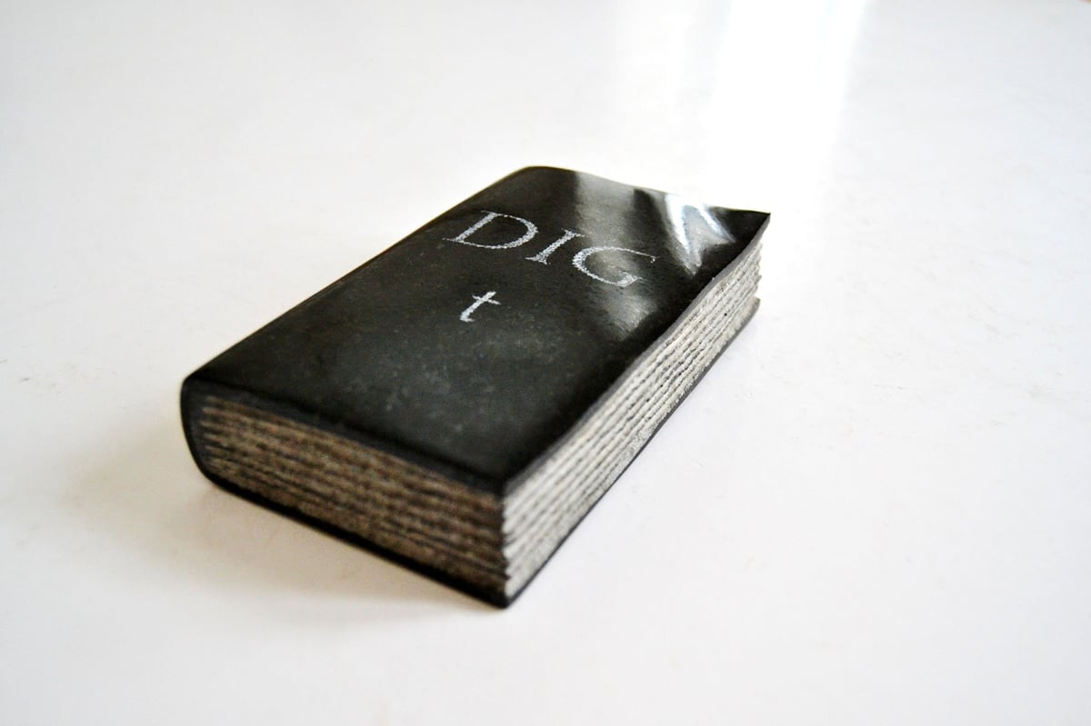 Sys Svinding: <i>Objekt. Diabas</i> (sort svensk granit) 