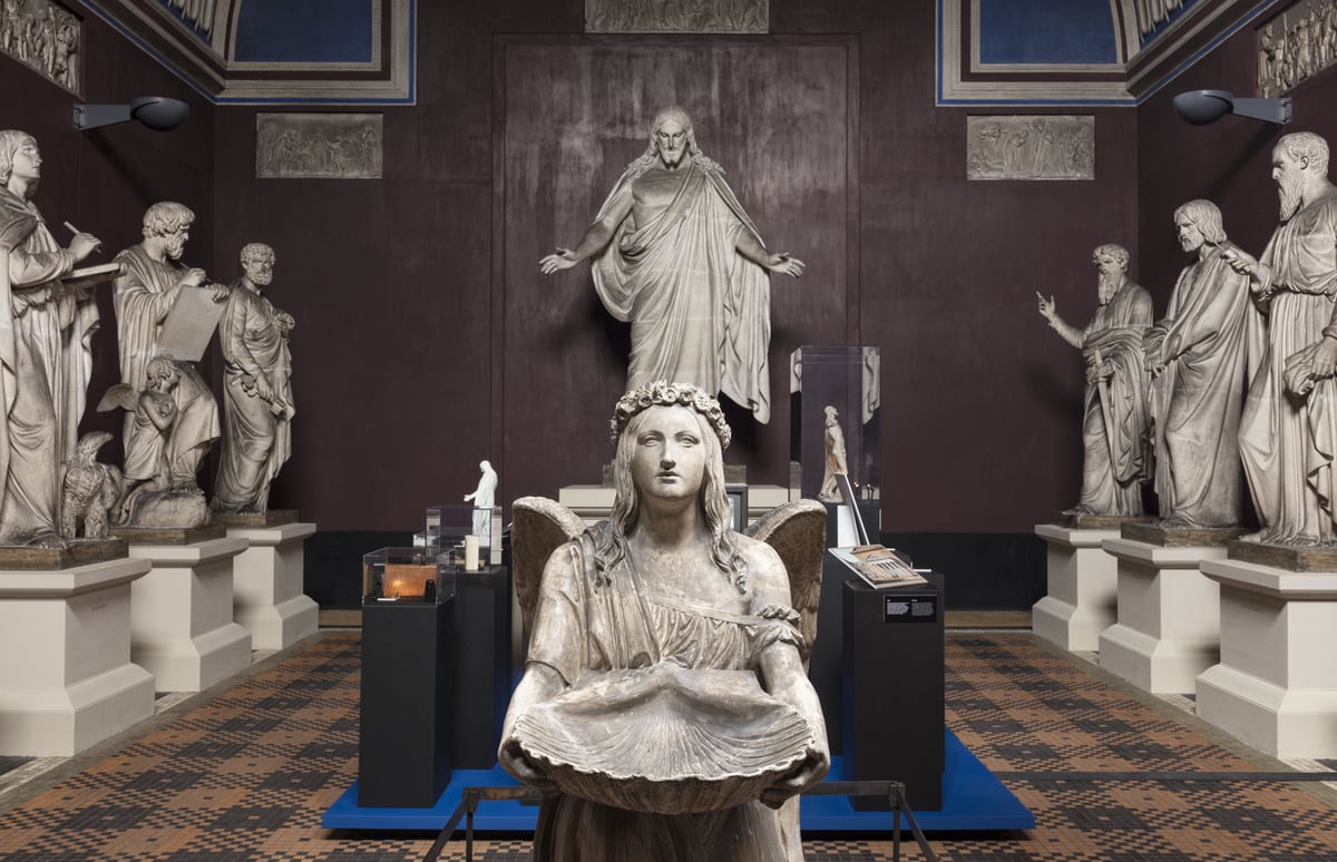 Udstillingsview fra Mellem kunst og ritual. Foto Thorvaldsens Museum