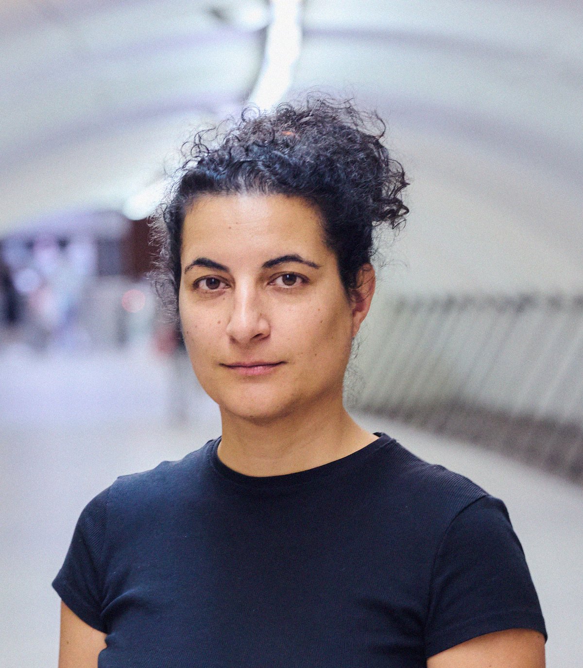 Portræt af Yalda Afsah. Foto: Johannes Förster.