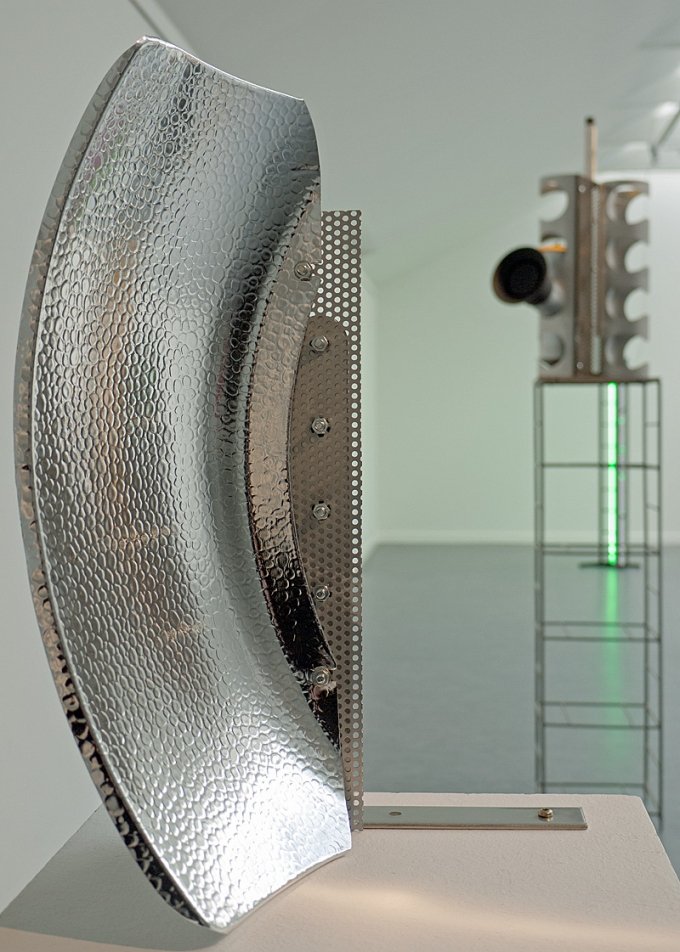 Miguel Vega Olivares: <i>Re-1</i> og <i>Re-2</i>, blandede materialer. Foto: Jerry Jakobsfeld