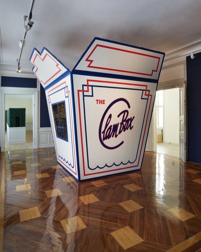 Randi og Katrine: <i>The Clam Box</i>, 2012. Træ, muslingeskaller m.m. 3,75 x 4 x 4 m. Foto: Jan Søndergaard