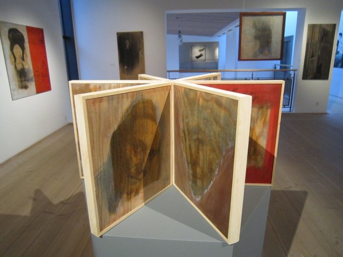 Jytte Rex <i>Timebog </i> 2003. Træ, fotoemulsion, akryl. Foto: Pressefoto