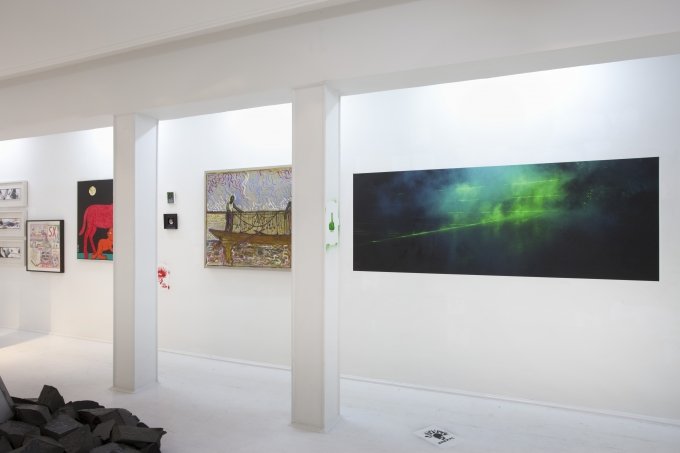 Fra højre: Richard Fearless, Billy Childish, Geraldine Swayne, Troels Trier, Exene, Karl Hyde. I forgrunden: Franz Beckerlee. Grafitti, Jim Drain. Foto: Erling Jeppesen