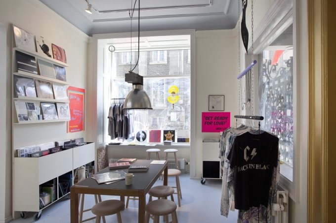 View fra <i>The Gutter - Record store for music and ephemera by artists</i>. David Risley Gallery, 2014. Foto: Erling Jeppesen