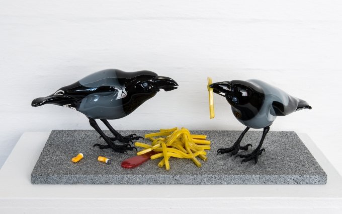 Ned Cantrell: <i>A Crows Feast</i>. På <i>Makers of Today - Arts + Crafts II</i>, Kunsthal Nord. Foto: Niels Fabæk
