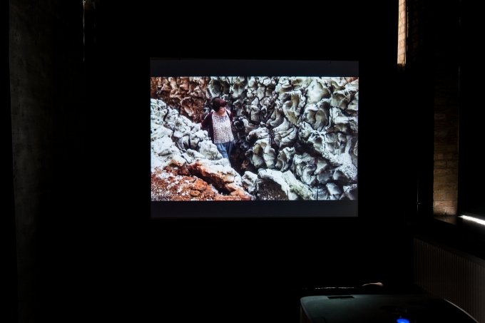 Alexandra Engelfriet: <i>Tranchée</i>, video still. På <i>Makers of Today - Arts + Crafts II</i>, Kunsthal Nord. Foto: Niels Fabæk