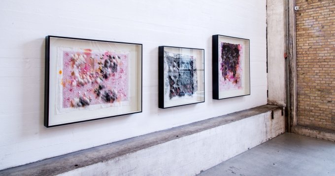 Nikoline Liv Andersen: <i>Langsomt siver det gennem mine hænder 1,2,6</i>. På <i>Makers of Today - Arts + Crafts II</i>, Kunsthal Nord. Foto: Niels Fabæk