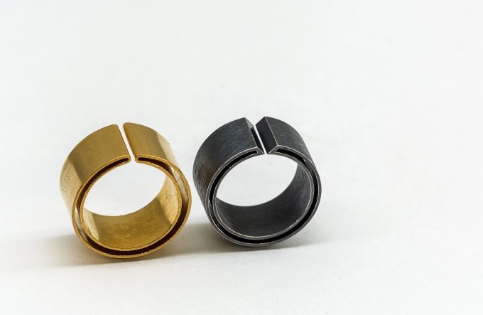 Karen Ihle og Jens Eliassen: <i>Vielsesringe</i>. På <i>Makers of Today - Arts + Crafts II</i>, Kunsthal Nord. Foto: Niels Fabæk