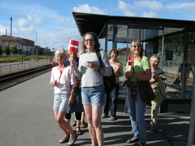 Cecilie Ullerup Schmidt: Hjemkomst. Levendegjorte erindringer på Holstebro Banegård, billedalbum og tekst.