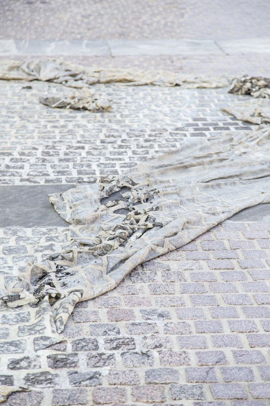 Maria Bang Espersen: Jeg giver Holstebro et ekstra lag (2014). Tidsbaseret værk, latex.