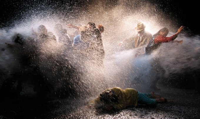 Bill Viola: <i>The Raft</i>. Videostill. Foto: Kira Perov