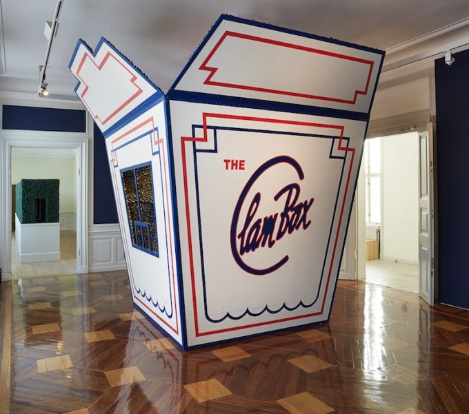 Randi & Katrine: <i>The Clam Box</i>, 2013. Fra udstillingen <i>The Clam Box - Come Back to Pleasure</i> på Gl Holtegaard, 2013. Foto: Jan Søndergaard
