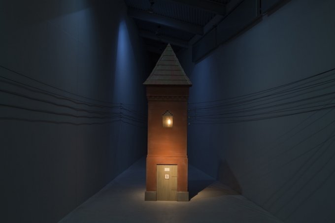 Installationsview fra udstillingen <i>Mellem tårne</i> på ARKEN frem til 1. nov. Foto: Torben Ekserod