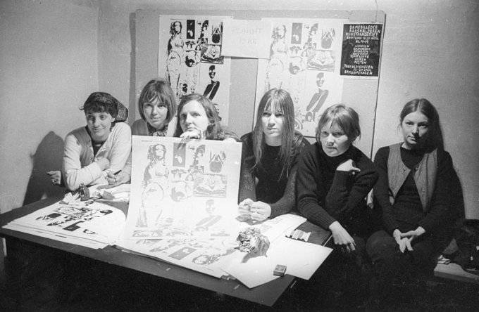 Kanonklubben: Lene og Marie Bille, Rikke Diemer, Kirsten Dufour, Kirsten Justesen, Jytte Keller, Jytte Rex og Birgitte Skjold Jensen. 1970 © Polfoto. (Pressefoto, SMK)