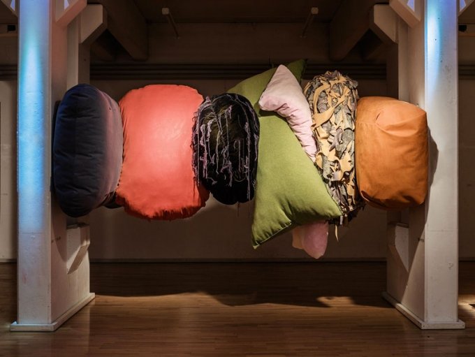 <i>I syv sind – Klemt mellem brædder</i> af Mariko Wada og Sanne Ransby. At være klemt mellem brædder er den japanske måde at beskrive følelsen af at være i syv sind. (Foto: Dorthe Krogh)