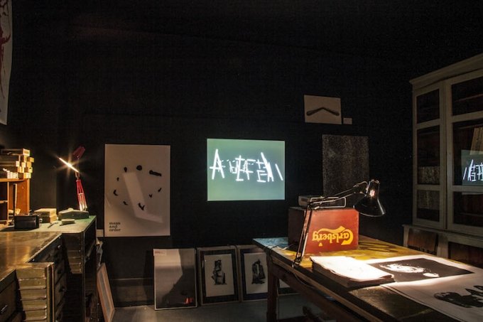 <i>Taxi Dancer</i>, 2014. HD CGI animation. 3.12 minutter. Loop. Installationsview fra <i>Heavy Traffic</i>, Officin. Foto: Gro Sarauw