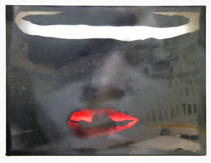 <i>Can't Wait To See Your Face Again</i>, 2014. Digital print på silke, træramme, LED, Arduino. Lys tændes og slukkes i en fast, rolig rytme med intervaller. Loop. 36 x 48 cm. Foto: Gro Sarauw