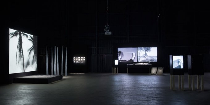 Joan Jonas: <i>Mirage</i>, 1976-2005. Multimedia installation, Installation view. <i>Light Time Tales</i>, Fondazione HangarBicocca, Milan, 2014. (Foto: Agostino Osio)