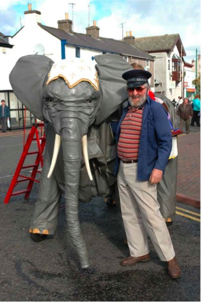 <i>Snowdrop</i>, mechanical elephant, Clare family, Folk Archive. Egremont, Cumbria, 2004. Foto: Marc Domage.