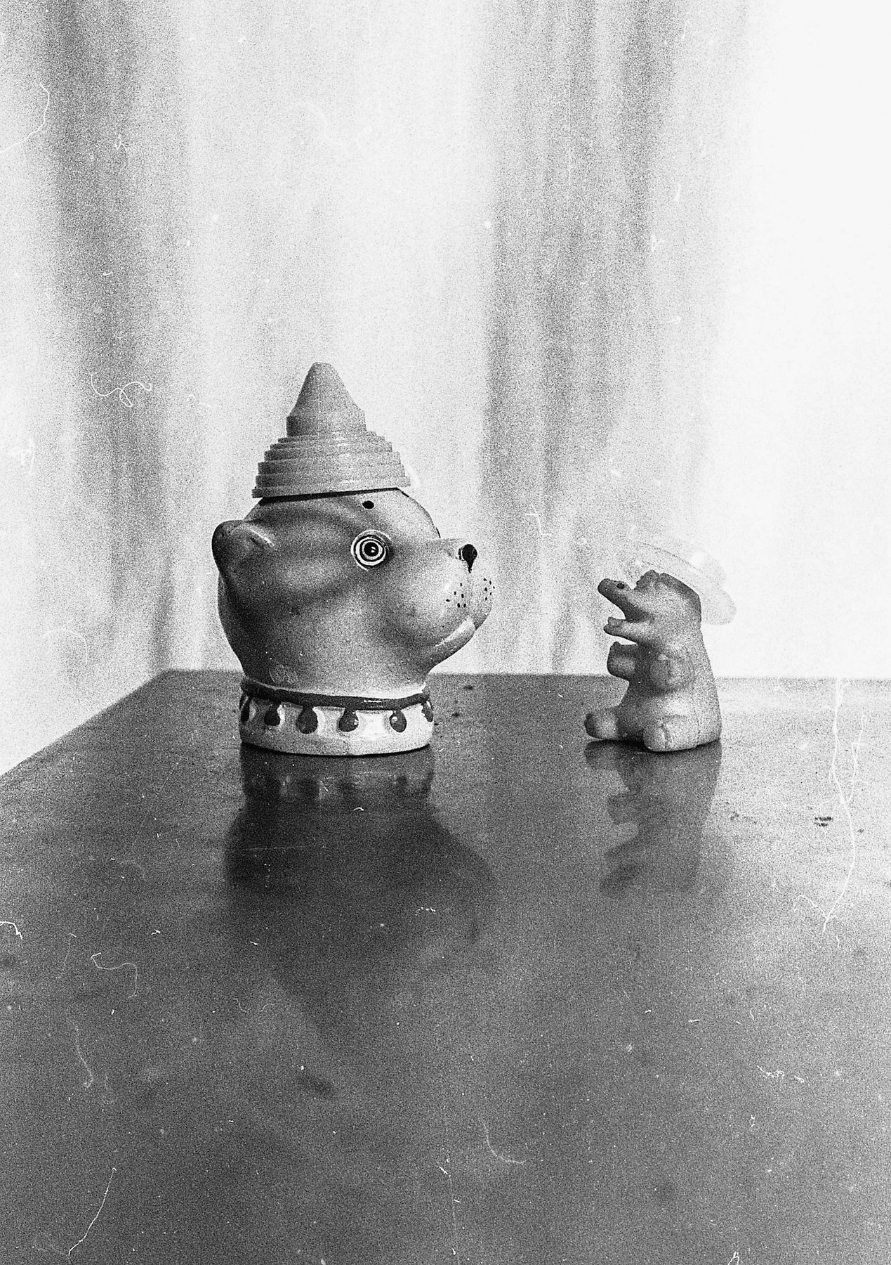 Lene Adler Petersen: <i>Ting, Nogle Parforhold</i>. Pressefoto.