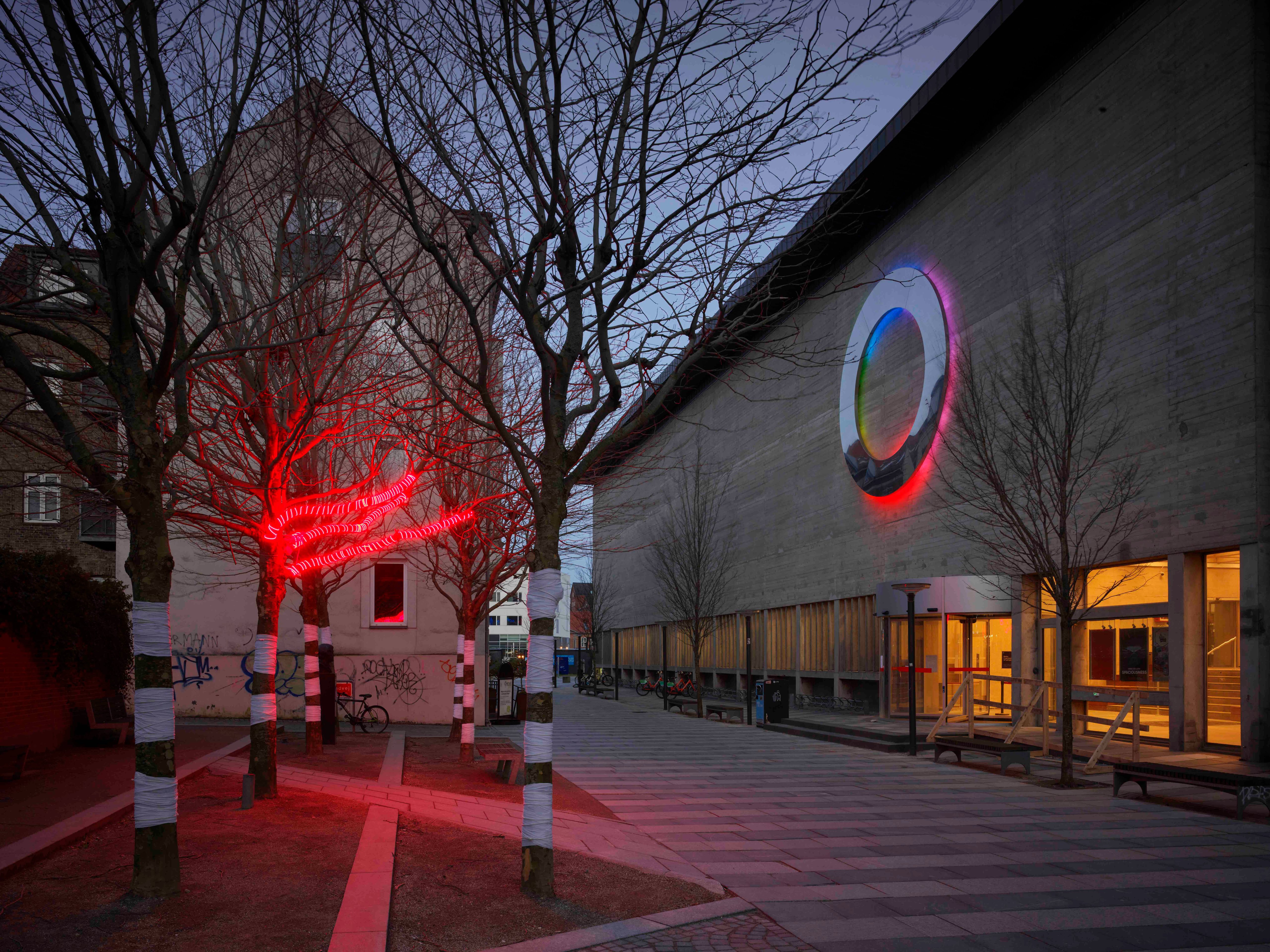 Viera Collaros udsmykning, <i>Ringen</i>, Randers Kulturhus. Foto: Kirstine Mengel. © Viera Collaro.