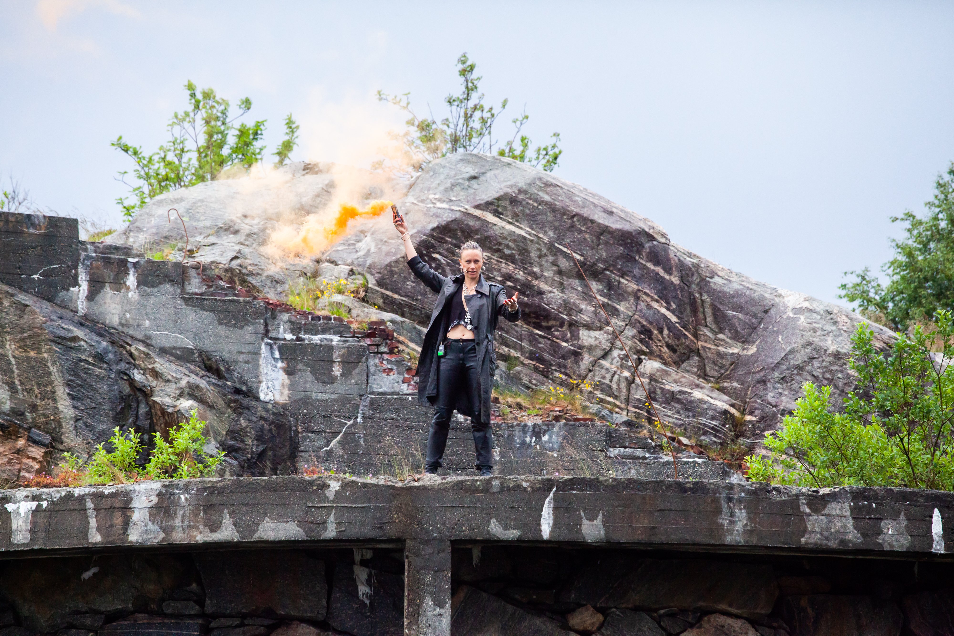 Miriam Kongstad: Fra performancen Poison Paradise, Bergen 2022. Performed af Miriam Kongstad, Alexandra Tveit, Hrefna Hörn. Foto: Johanne Karlsrud.