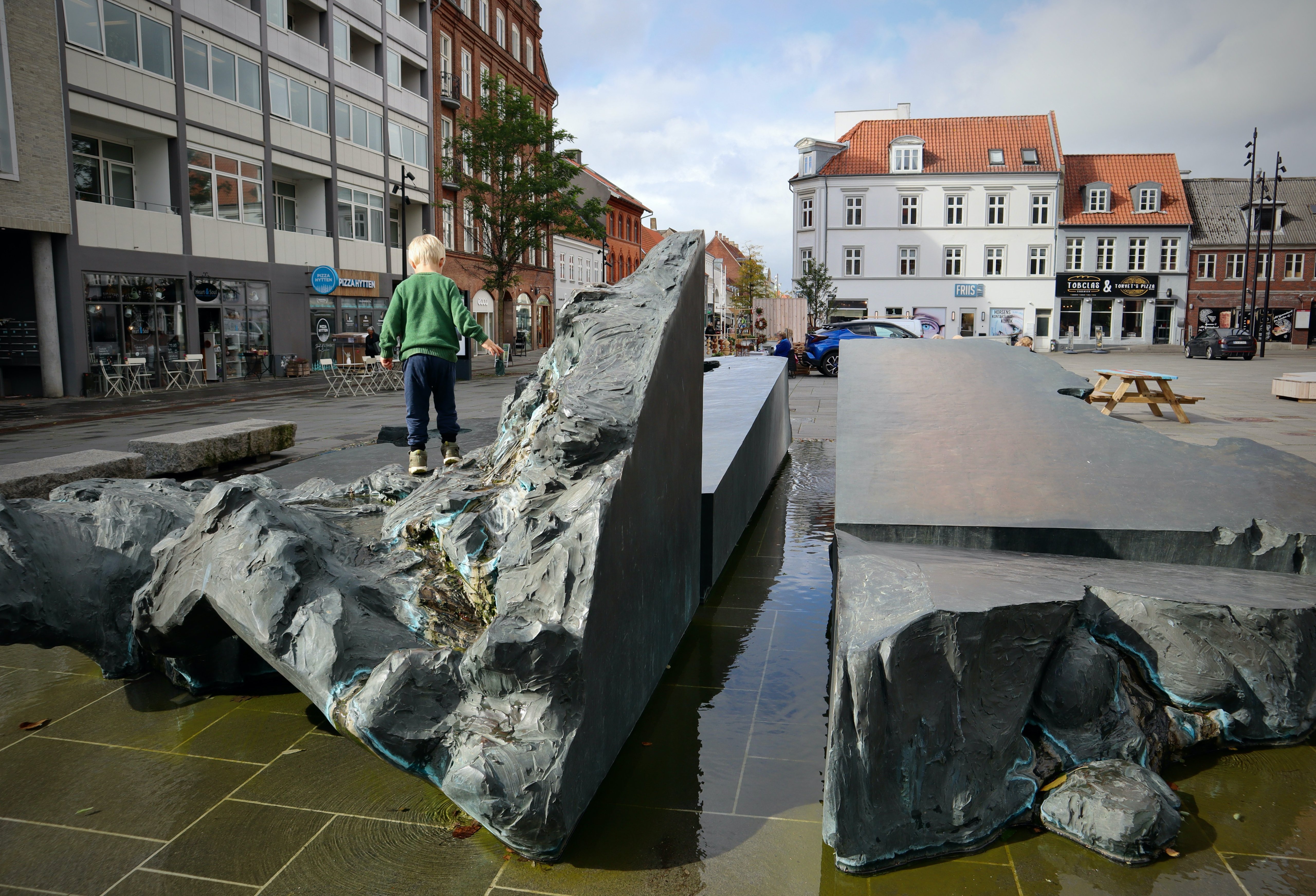 Kirsten Ortwed: <em>Beringsøen</em> (Kirketorvet, Horsens, 2002). Foto: Mette Haakonsen.