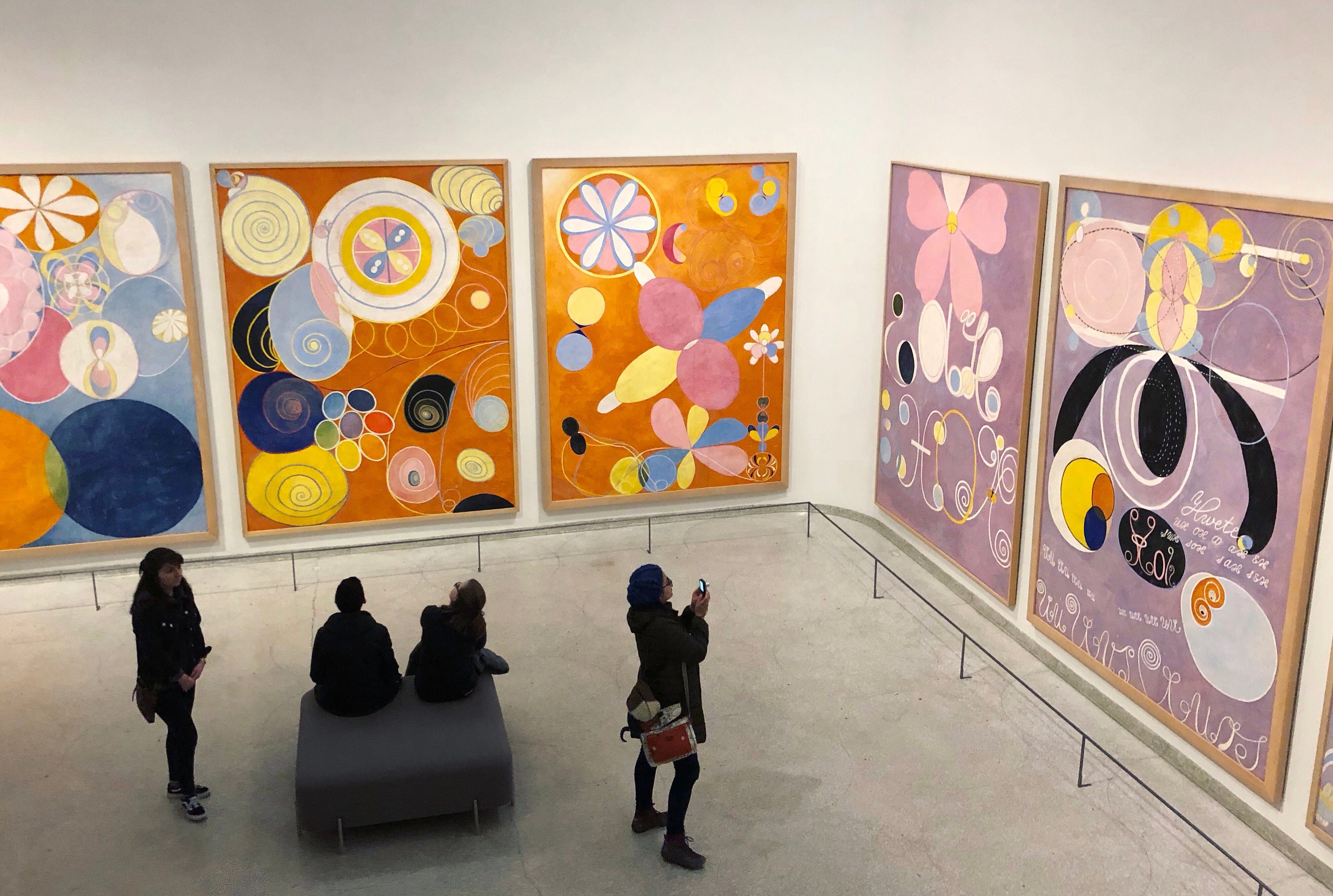 Fra udstillingen <i>Paintings for the Future</i> på Solomon R. Guggenheim Museum, New York, USA, 2018-19. Wikimedia Commons.