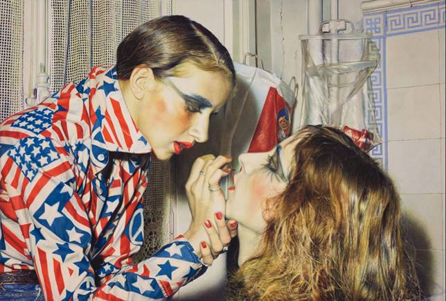 Franz Gertsch, <em>Marina schminkt Luciano (Marina sminker Luciano)</em>, 1975,  Museum Ludwig, Köln / Lån fra Peter und Irene Ludwig Stiftung 1976, © Franz Gertsch AG//Dominique Uldry (2020)