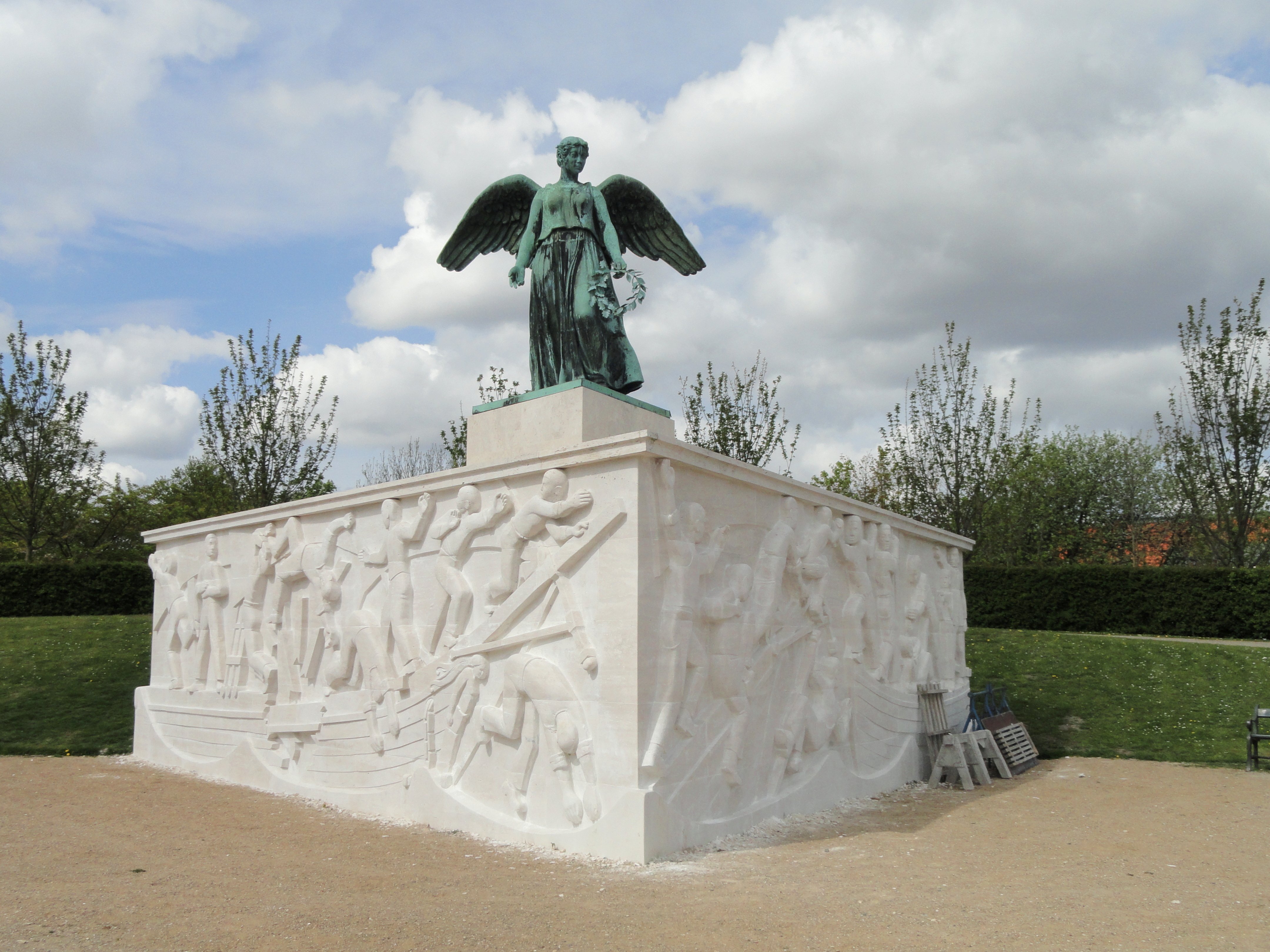 <em>Søfartsmonumentet</em> af Svend Rathsack og Ivar Bentsen, Langelinie i København (1928). Wikimedia Commons.