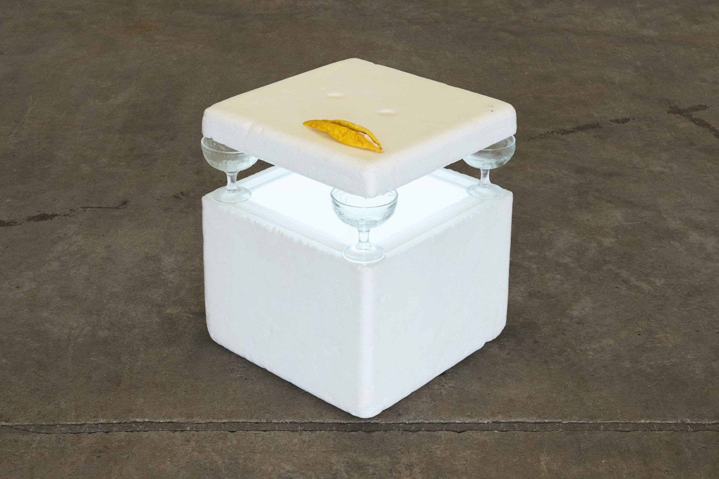 Bruno Silva, <i>regrets</i>, 2025. Detaljebillede. Polibox, inkjet overførsel på trælim og lak, is-bægre, dehydreret melonskræl og pandelampe. Foto: Brian Kure