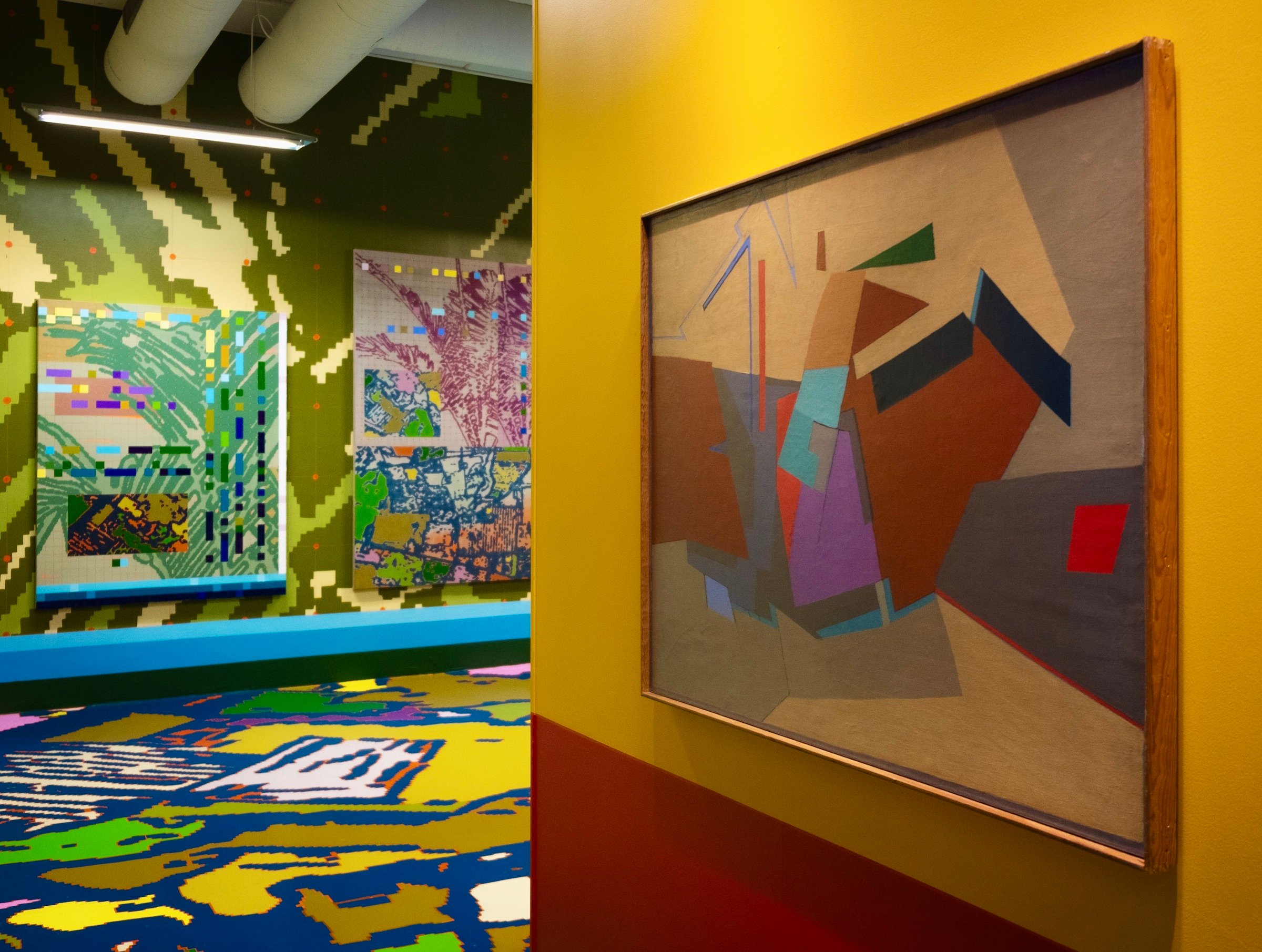 nstallationsfoto med Peter Birk, Teknisk Tavle med Plante og Landskabs Matematik I-II, 2025 samt Richard Mortensen Opus 10 no 4, 1950 - foto Marcus Fay