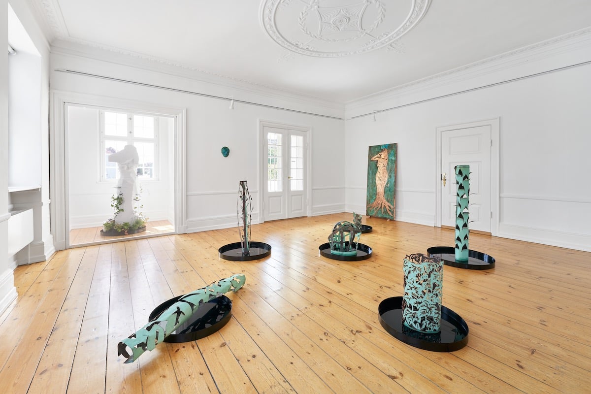 Eva Louise Buus, Installationsfoto med <i>6 Plantevæsner</i>, 2024. Foto: Brian Kure.