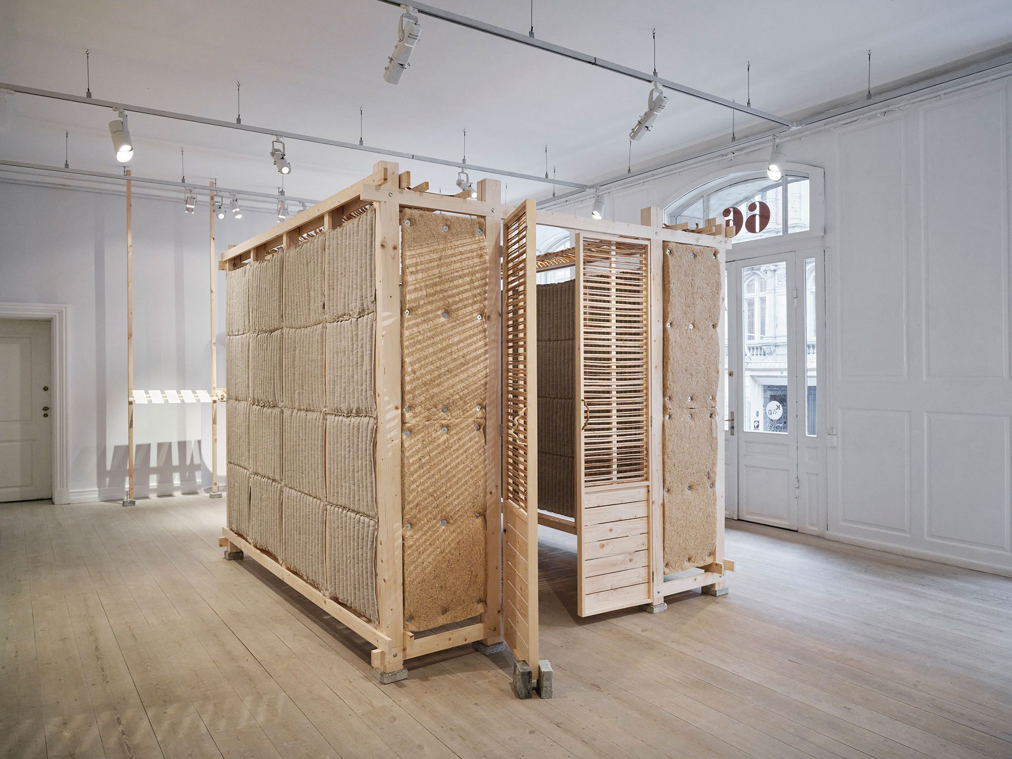 Pavillon hvor udvalgte planter udgør vægge, lofter og døre af Sara Martinsen. Foto: Kristian Holm