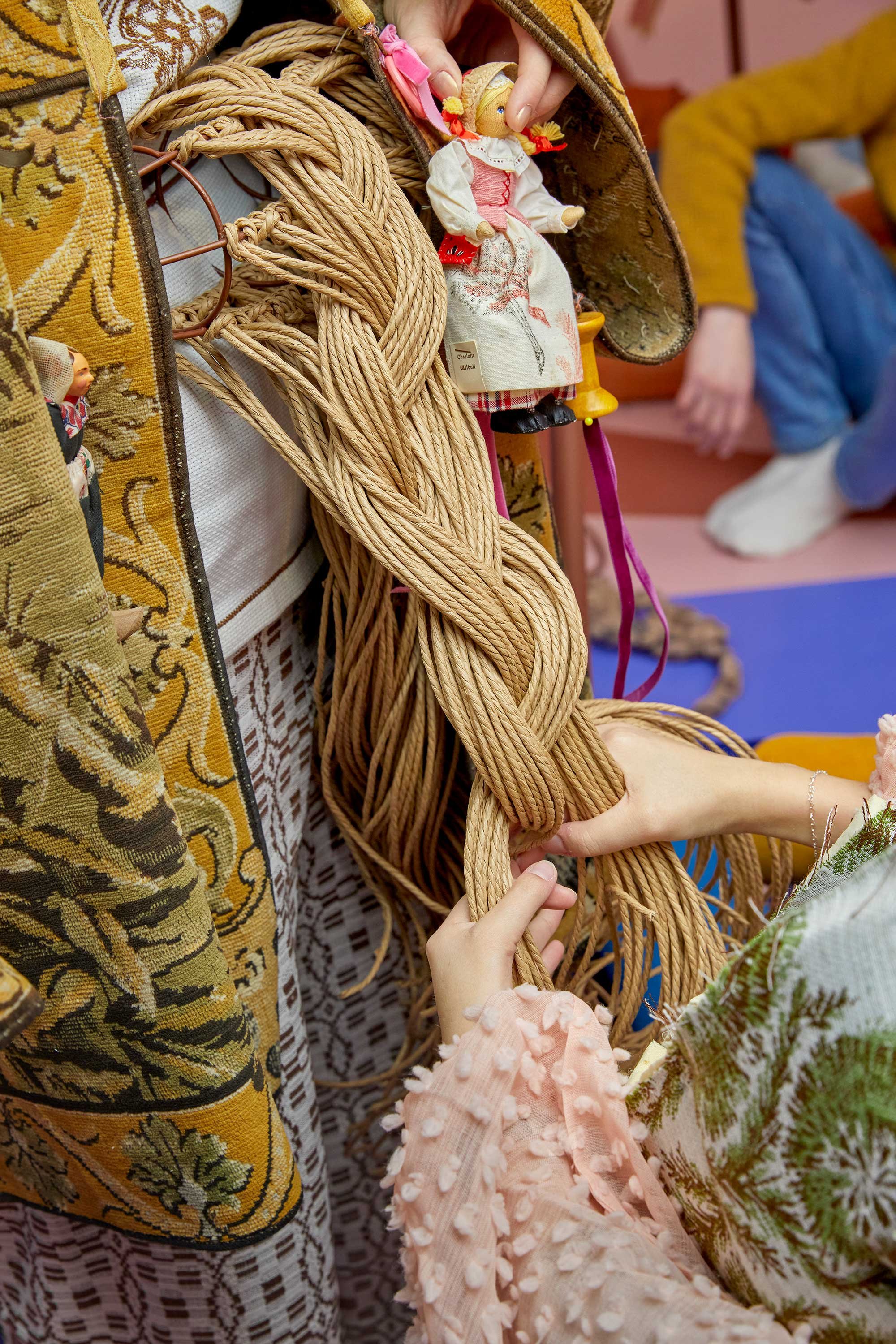 <i>FABRICA</i> – Eva Steen Christensen & Nikolaj Danielsen, Holstebro Kunstmuseum.
<i>AKT GARDEROBEN</i>. Foto: Jenny Sundby
