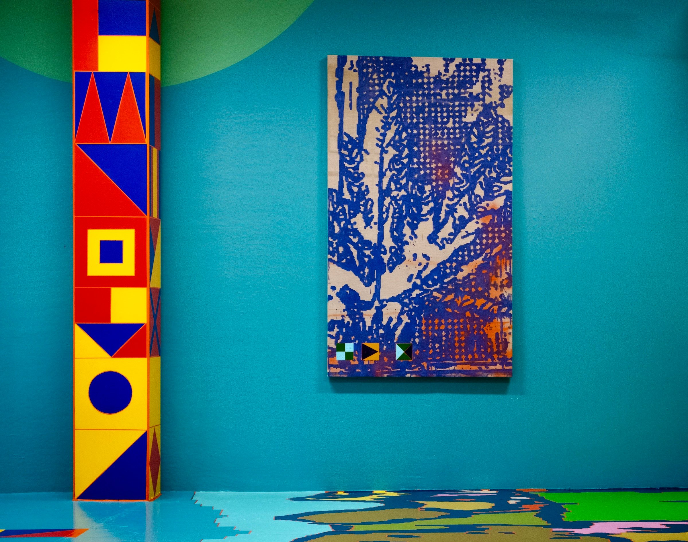 Installationsfoto med Peter Birk, <i>Konkret Kommunikation</i>, 2025. Foto: Marcus Fay