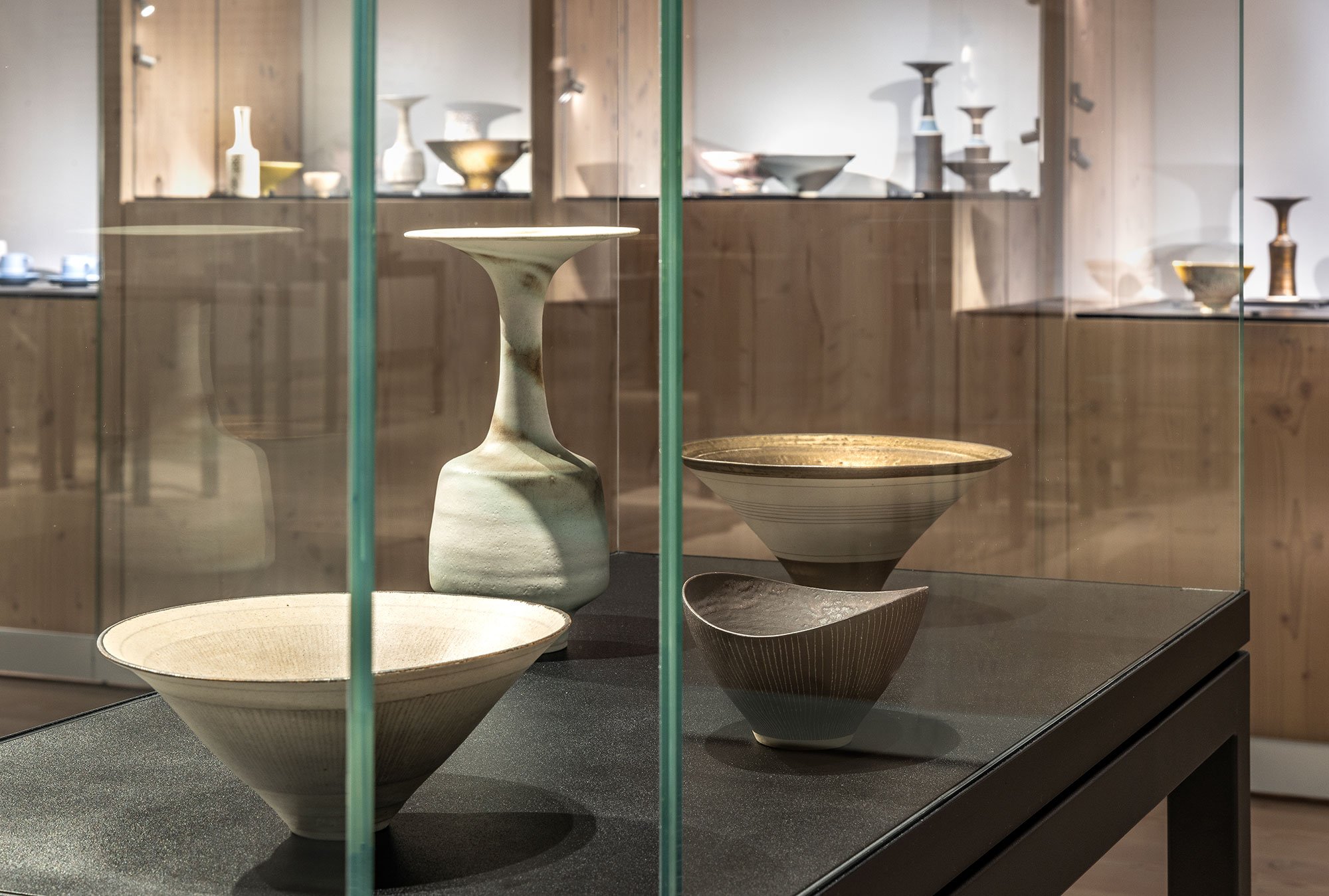 Installationsbillede fra <i>The Adventure of Pottery</i>, Clay 2024. Foto: Ole Akhøj