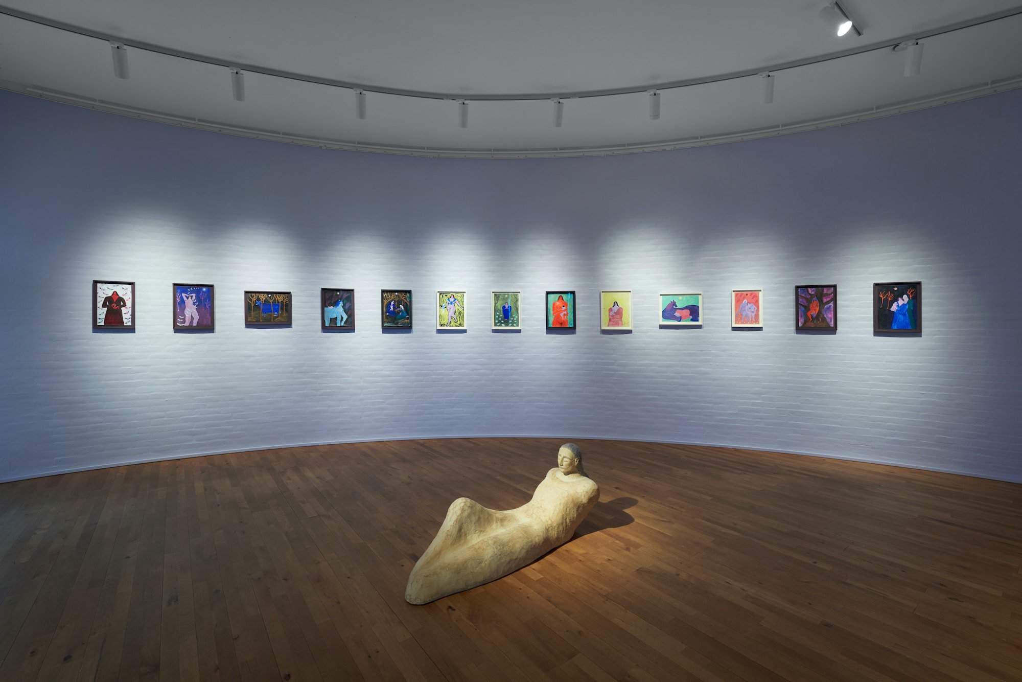 Udstillingsfoto fra Ida Thorhauges udstilling <i>Gudinder</i>. Foto: Brian Kure