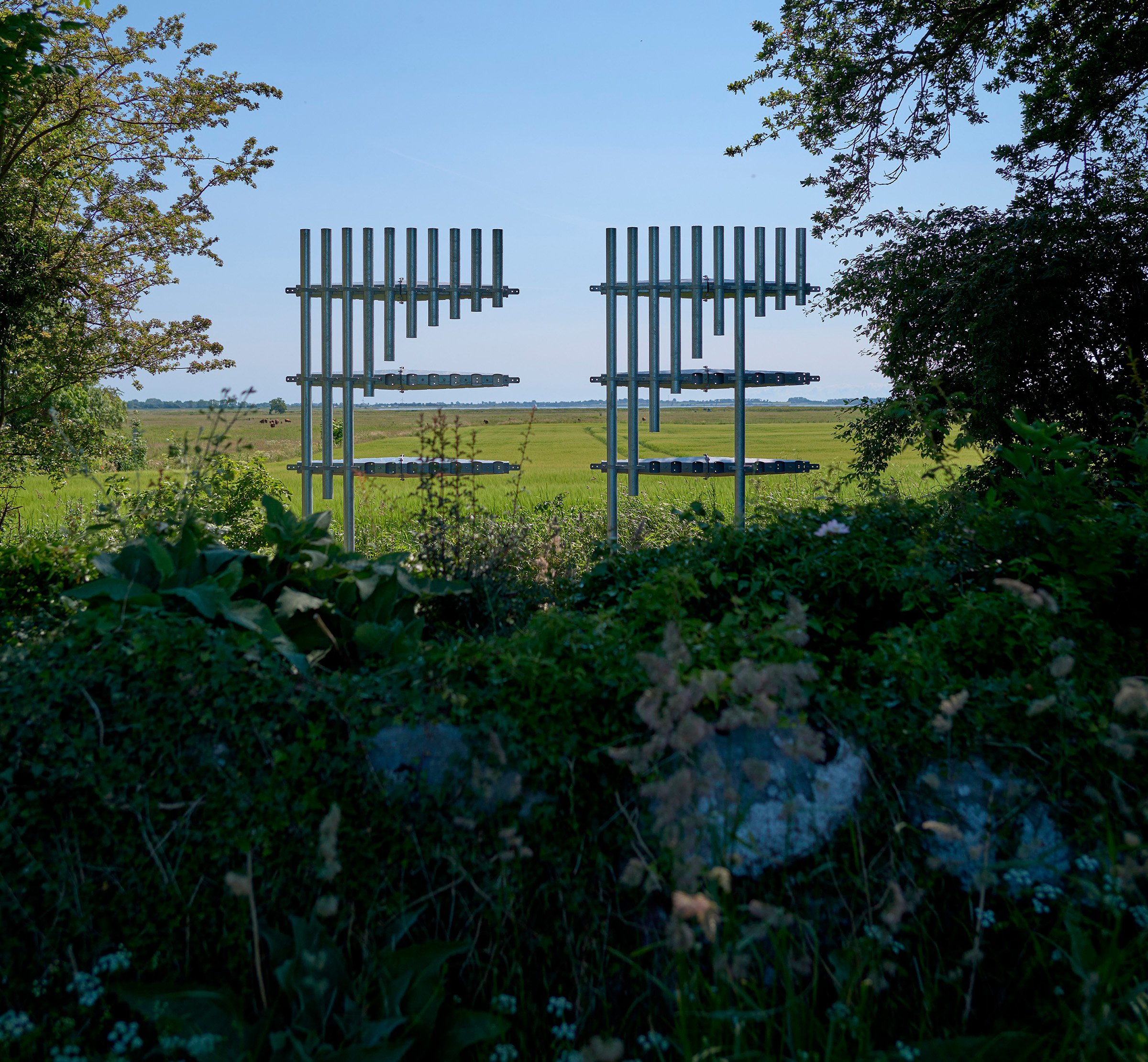 Asta Lynge. <i>Instrument</i>, 2025.<br />Modificerede færiste i galvaniseret stål.<br />Fuglsang Kunstlandskab. Foto: Anders Sune Berg