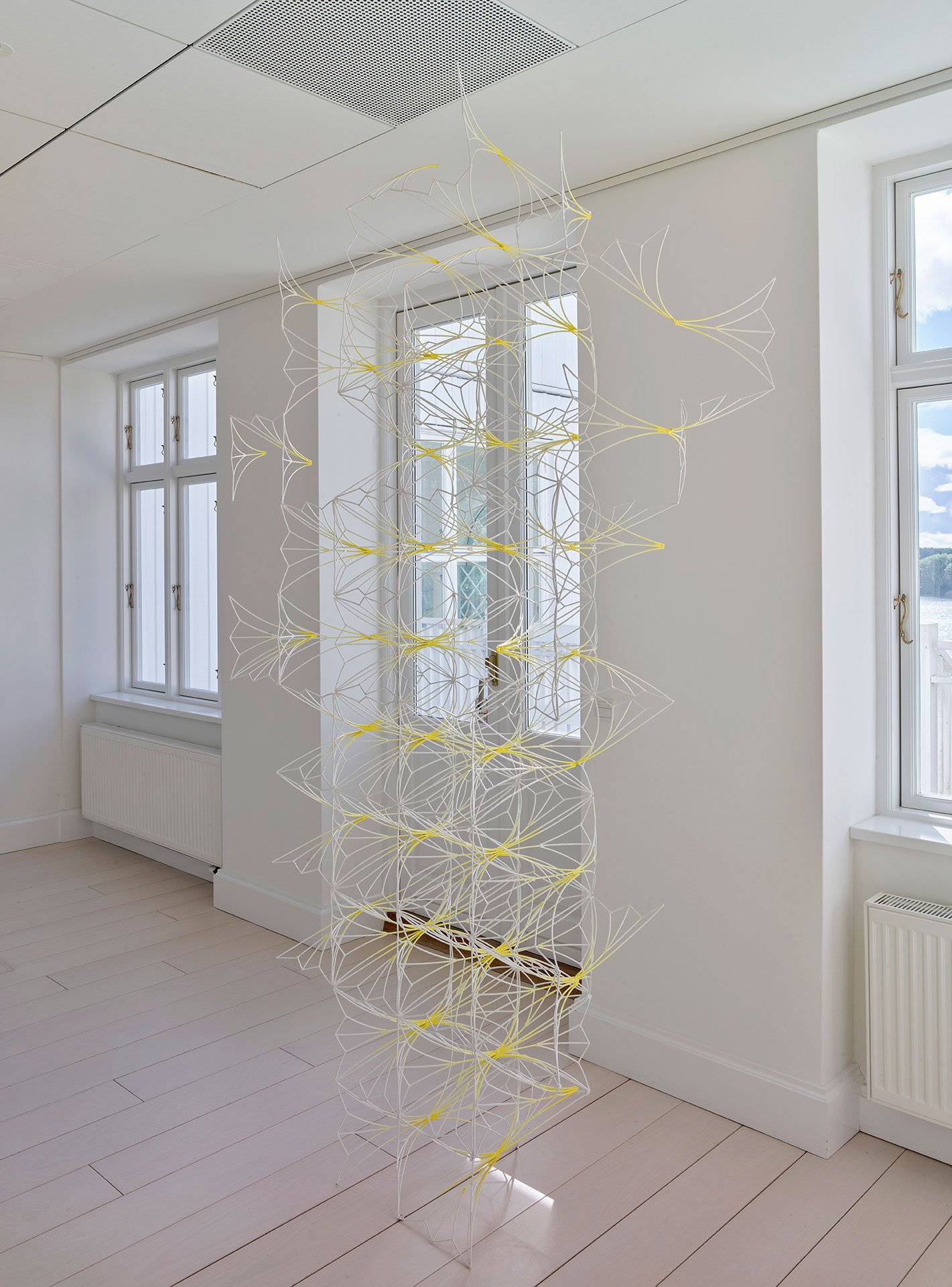 Eva Steen Christensen, <i>Flor </i>, 2024, bemalet jern, 280 x 130 x 40 cm Foto: Kristine Mengel